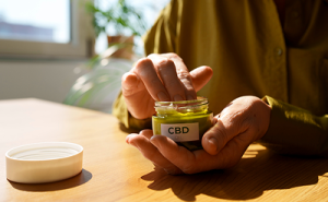 🧪 CBD and the Elderly: Should You Add It to Your Routine?